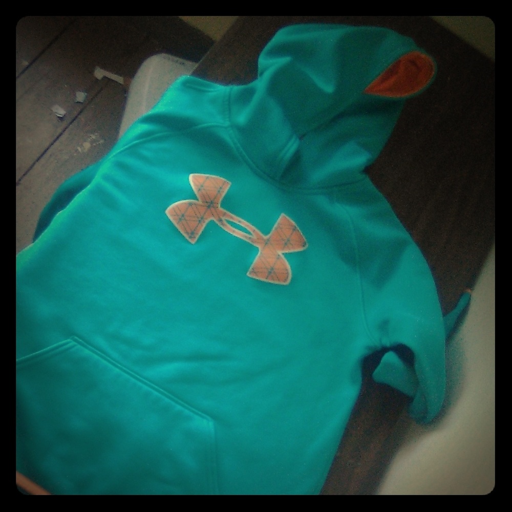 I'm selling under armour hoodie